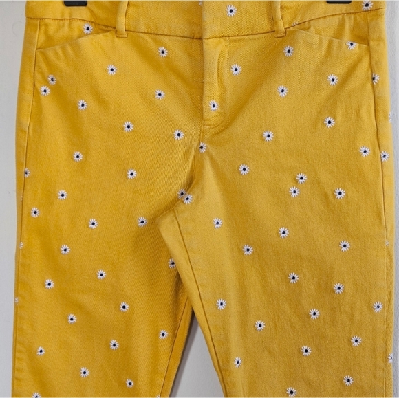 📌152 OLD NAVY EMBROIDERED FLOWERS PIXIE ANKLE YELLOW PANTS WOMEN'S SIZE 4 - Picture 2 of 9